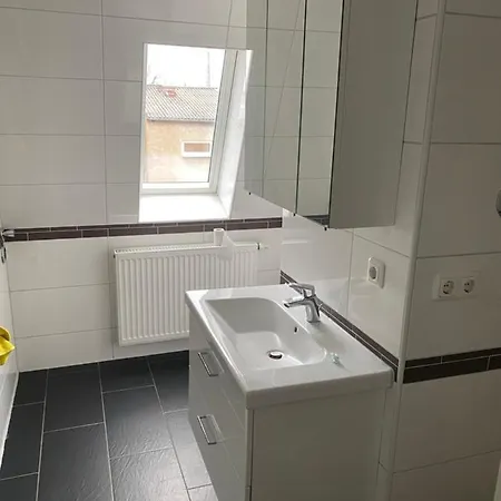 Zum Bahnhof Apartment *